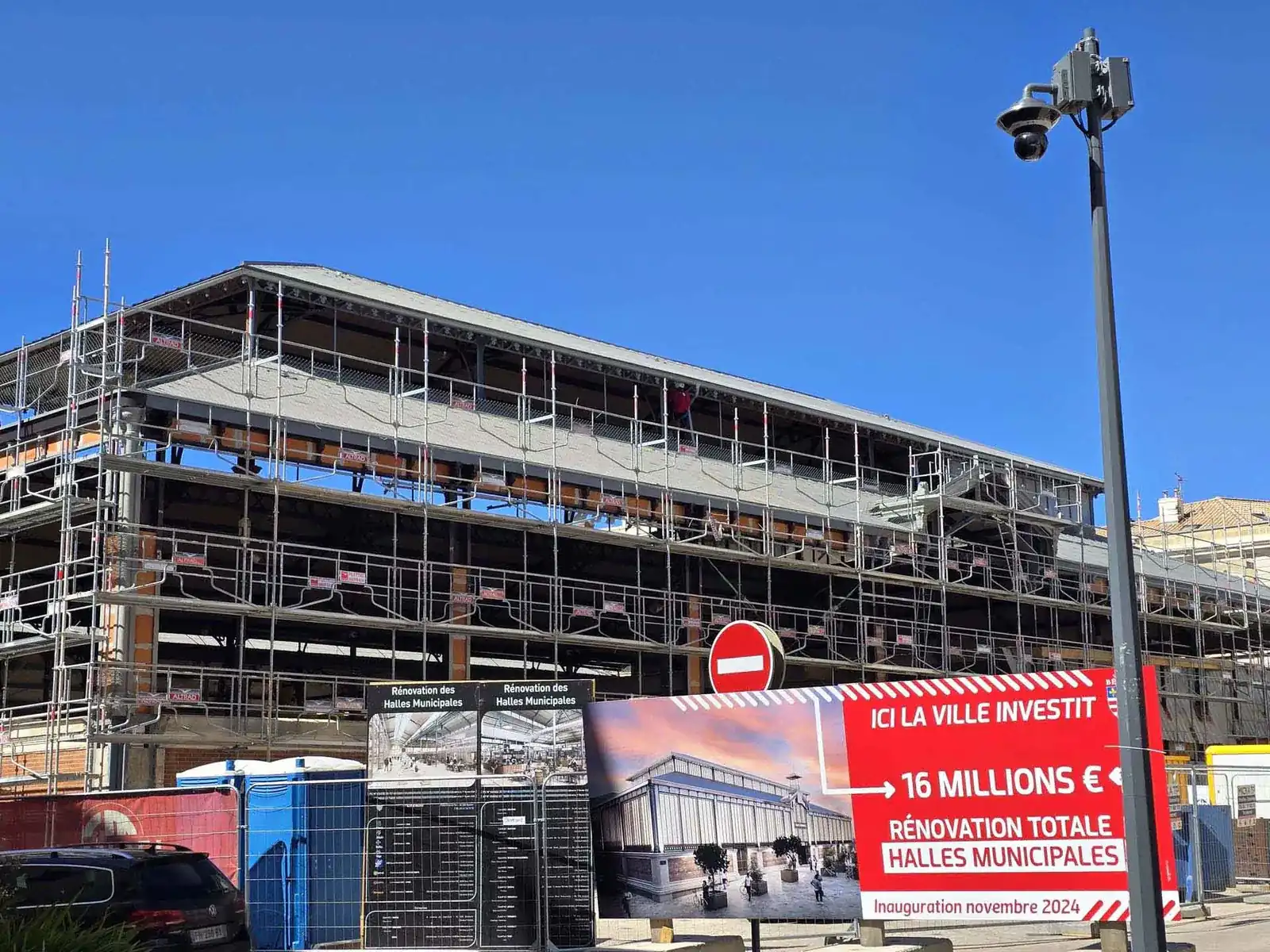 Peinture des Halles de Béziers par cordiste